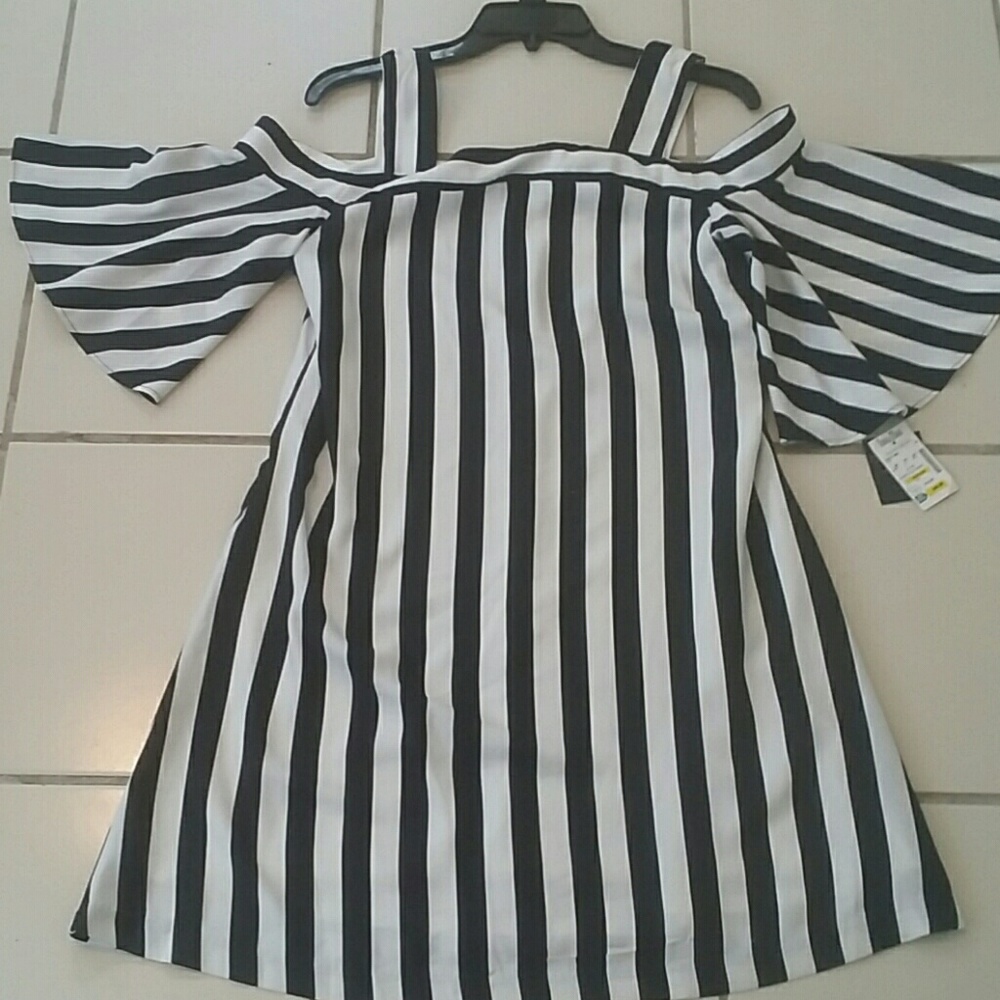 Dress - Picture 4 of 4